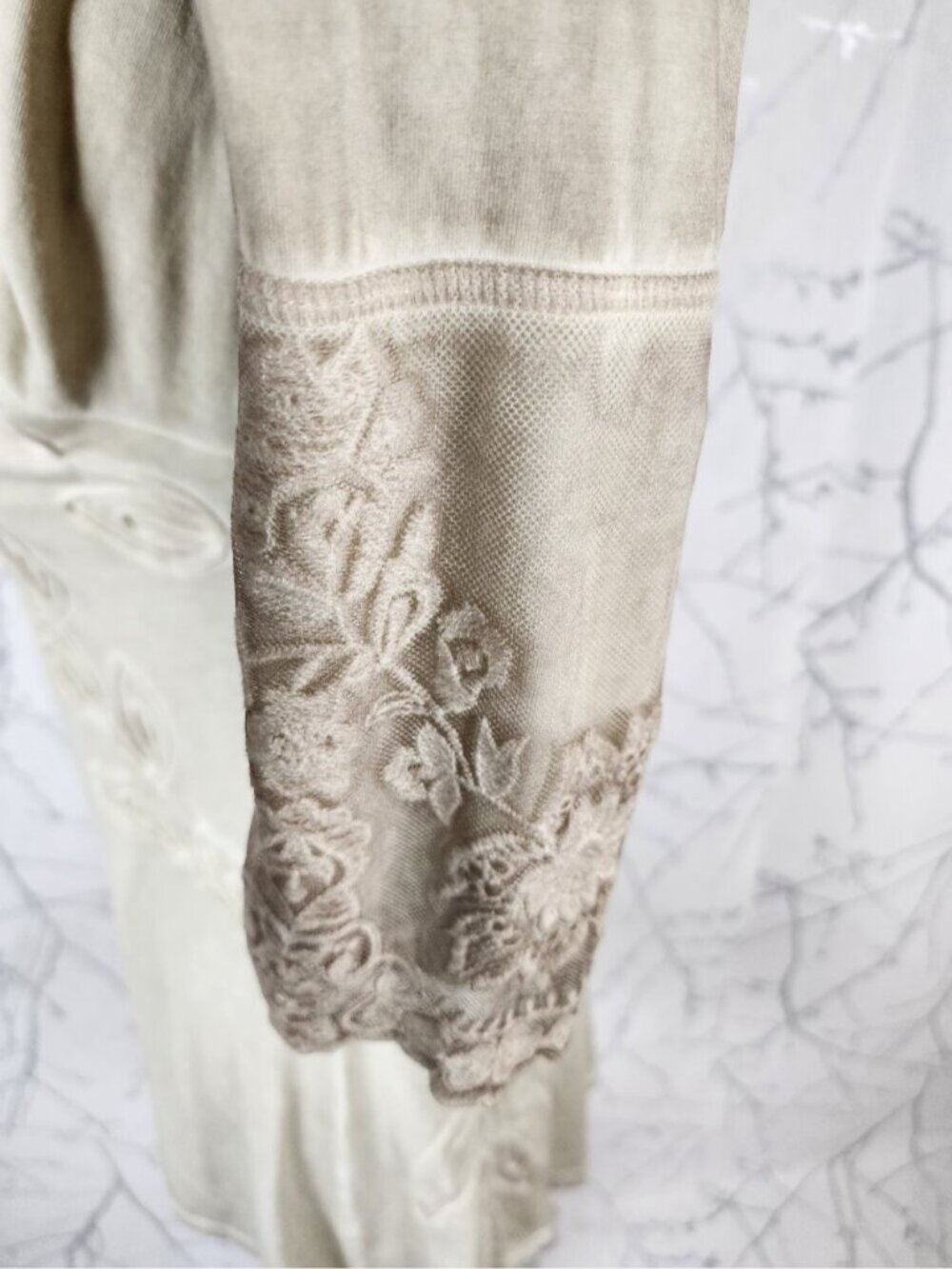 Gretty Zeuger Beige Wash Textured Floral Embroidered V-Neck Tunic - Picture 4 of 9